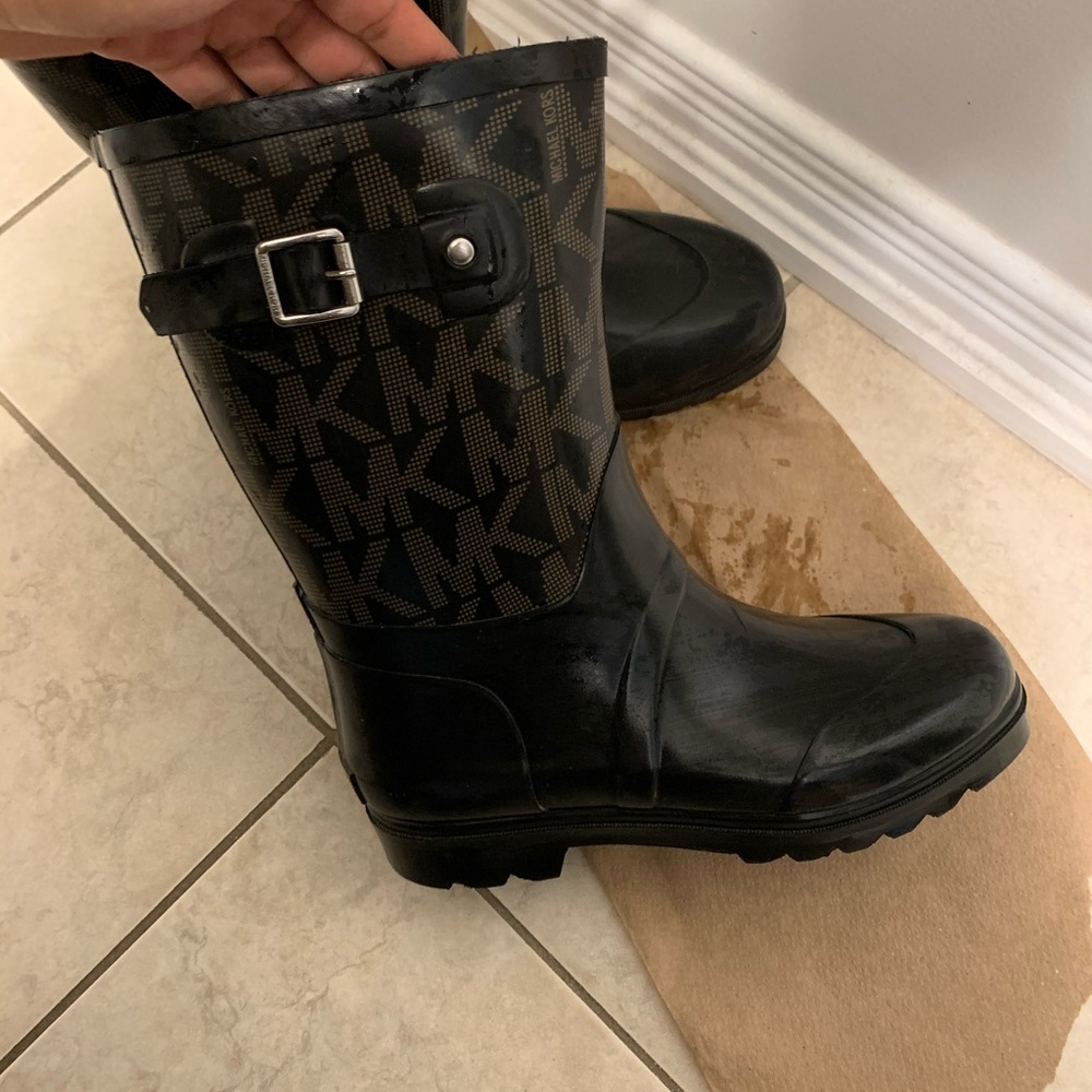 MK rain boots size 8
